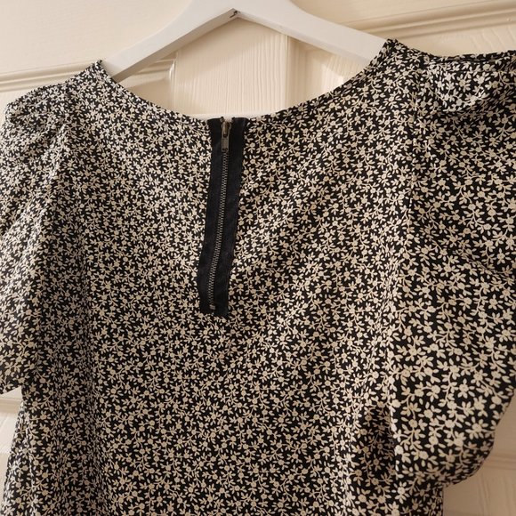 Architectural/Puffed Short Sleeve Blouse - Picture 4 of 5